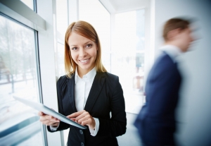 The Advantages of Using a Retained Service When Working with a Recruiter